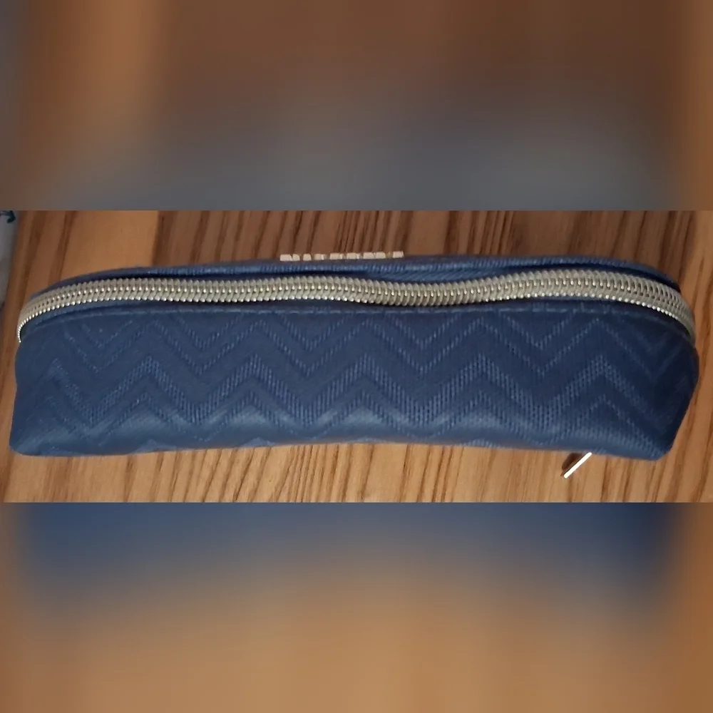 NWOT Missoni & Delta Blue Mesh ZigZag Travel Cosmetic Beauty Makeup Zip Case Bag